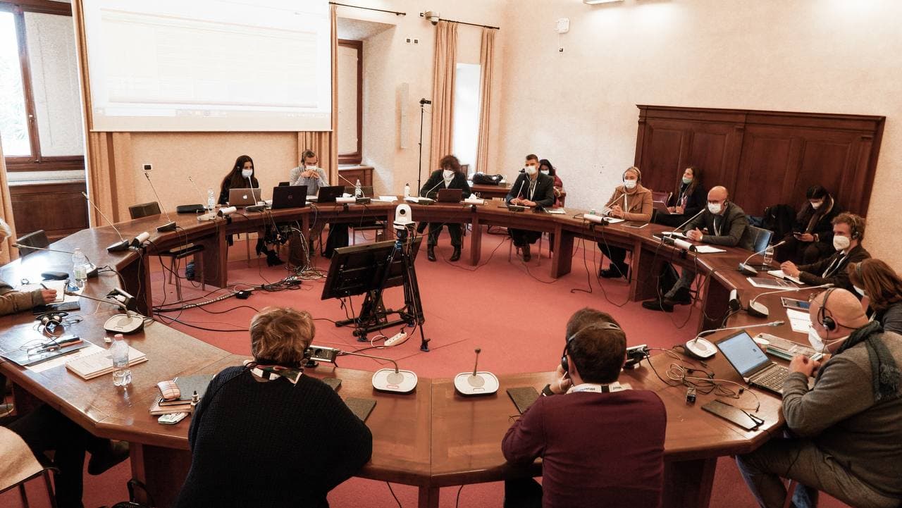 Una riunione delle riunioni della Conferenza